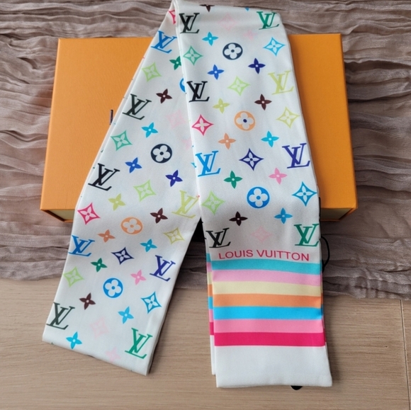 Louis Vuitton Murakami Monogram Scarf #M78125 - Picture 2 of 11